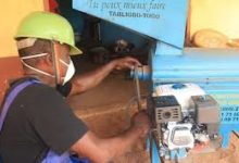 Togo:          Amavi Azossou Ameh invente l’egreneuse multifonctionnelle avec le soutien du PPAAO-TOGO