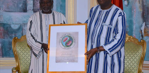 Gourga :                                    Le Prix Nobel Alternatif 2018 attend toujours  les promesses du Président du Faso