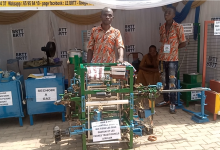 Kushiakor New Love Kwaku mécanise le tissage des pagnes avec sa machine à tisser automatique solaire