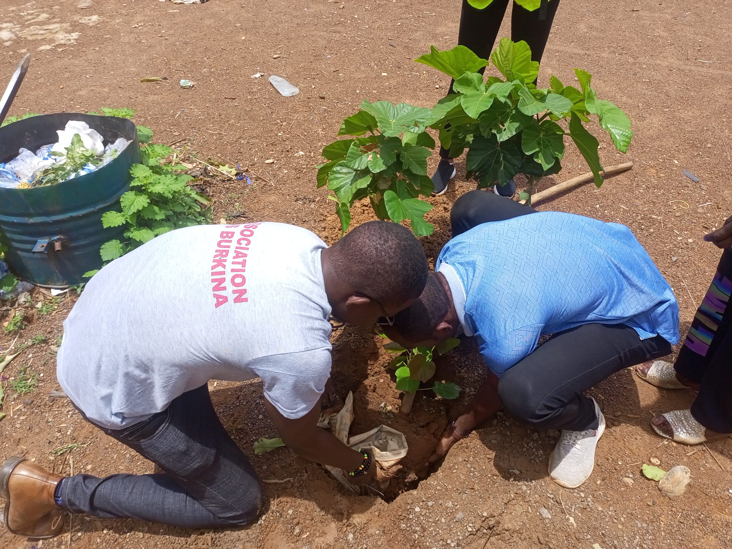 Reboisement : SOS Burkina apporte plus de verdure à l’école primaire Sinyiri C