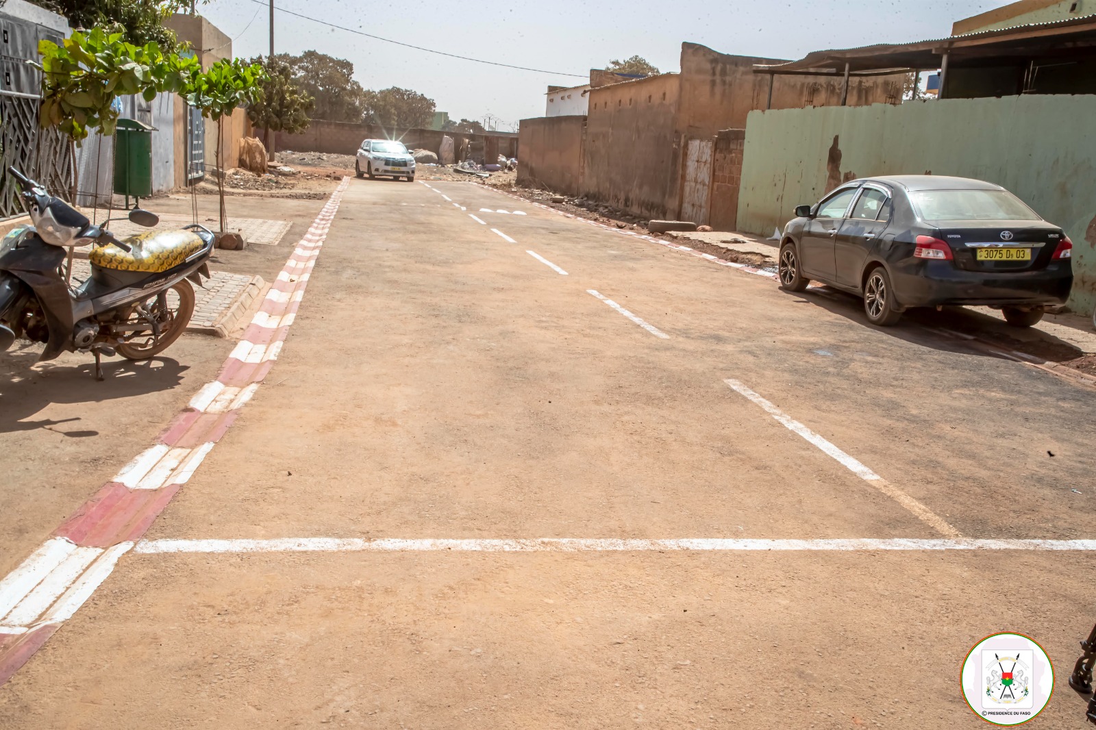 Développement communautaire : Des Burkinabè bitument des voies d’accès à leur domicile